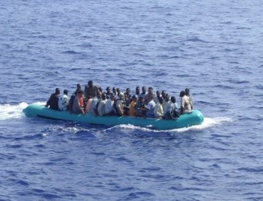 Οι προσφυγικές ροές «αναζωπυρώνονται»: 100 νέοι πρόσφυγες μόνο στη Λέσβο το πρωί!